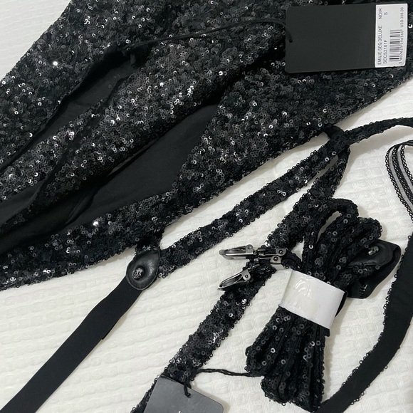 Brand new vest and the strap - Picture 2 of 8